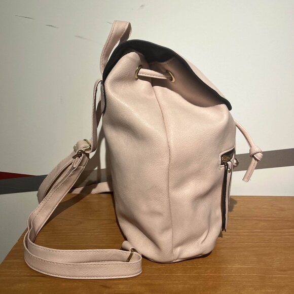GREAT CONDITION~ Ardene Baby Pink Backpack - Picture 4 of 7